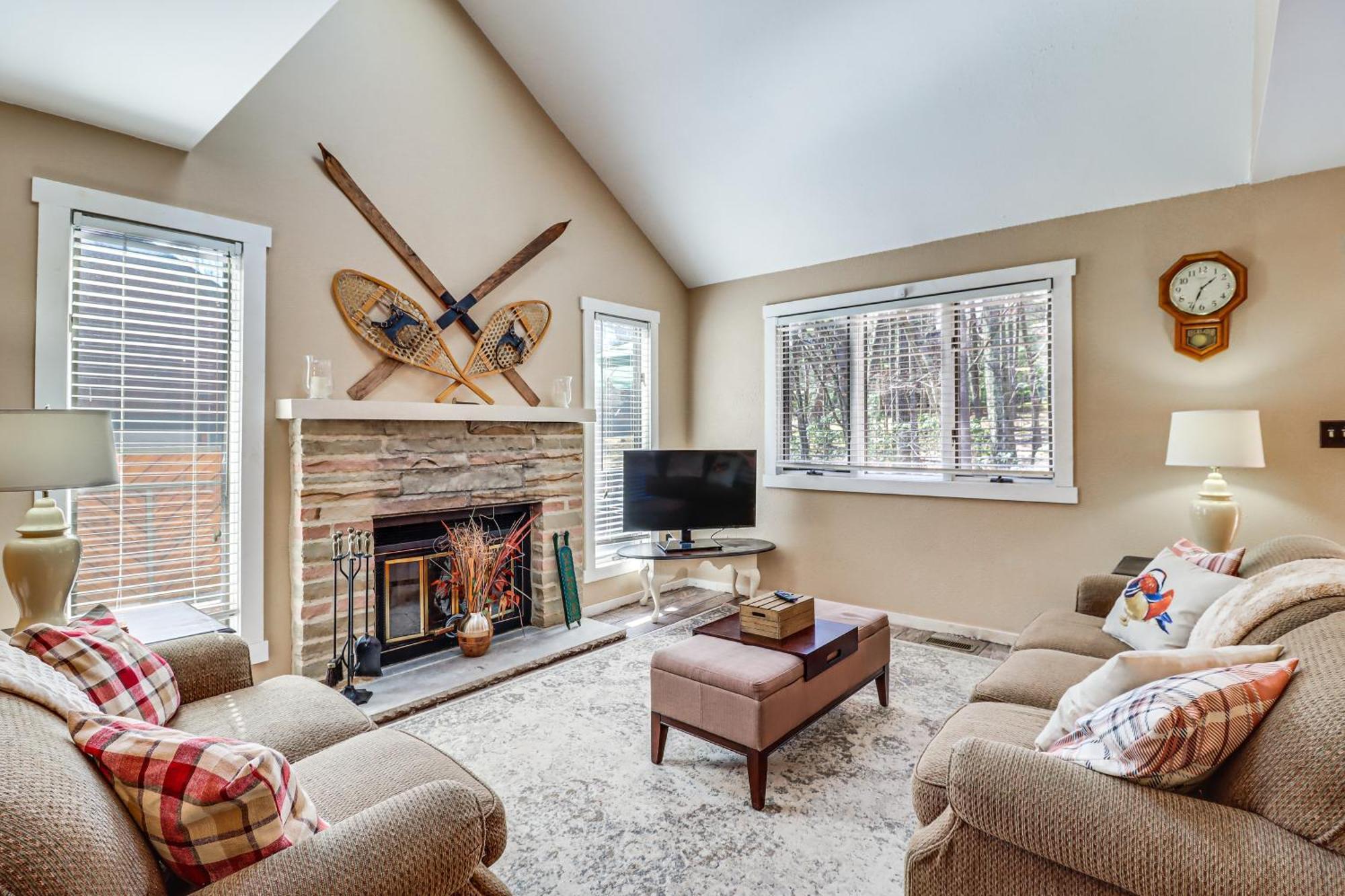 Townhome On Big Boulder Mountain Walk To Lake! Holiday home